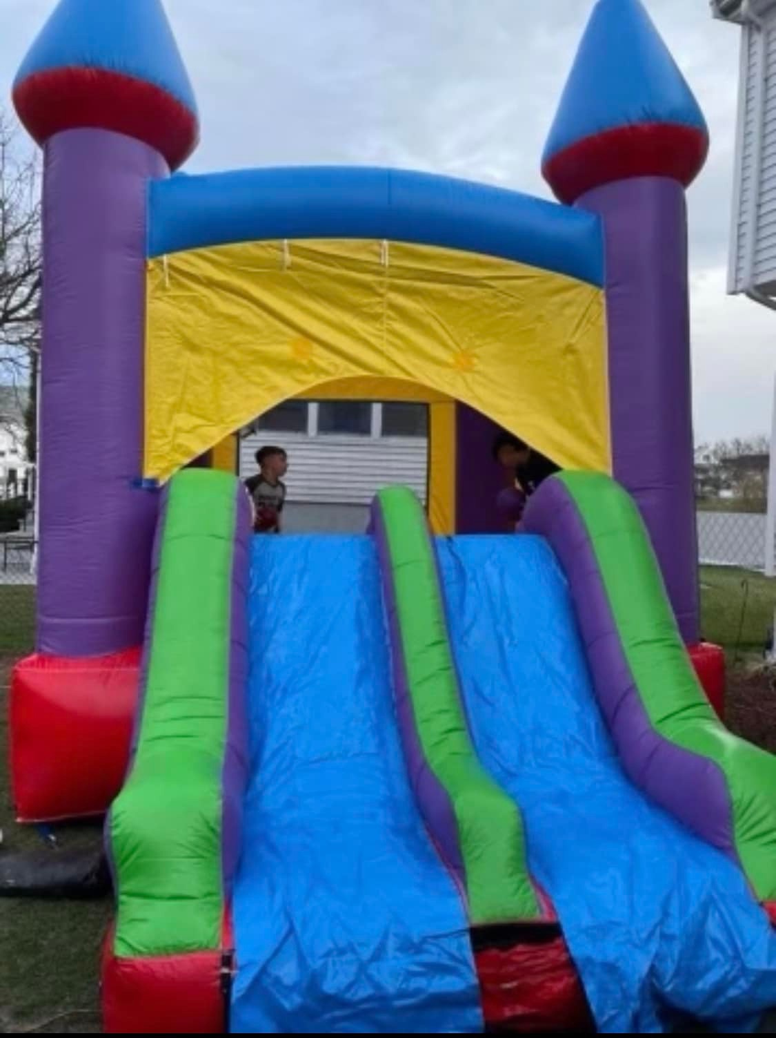 Bounce castle w/Slide